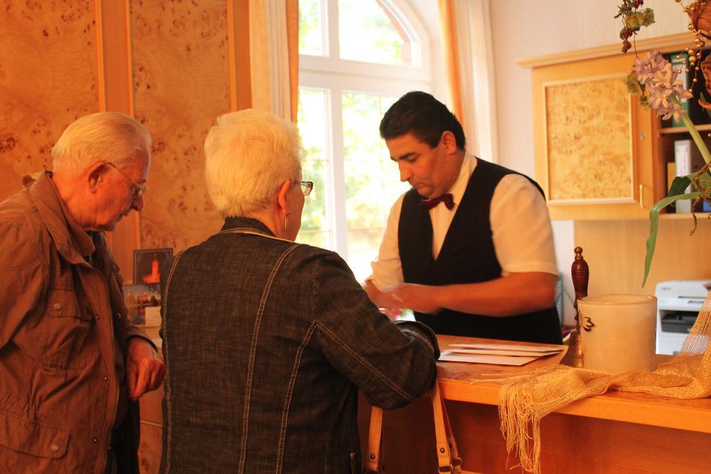 Hotel Und Restaurant Waldschloesschen Crivitz Zewnętrze zdjęcie