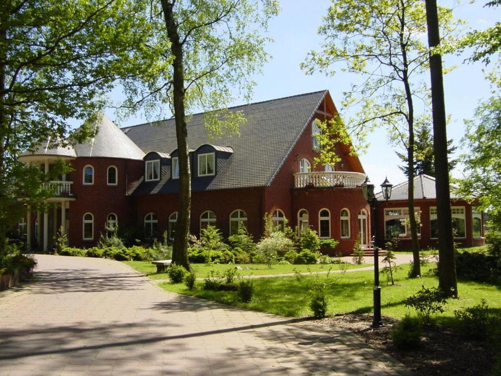 Hotel Und Restaurant Waldschloesschen Crivitz Zewnętrze zdjęcie